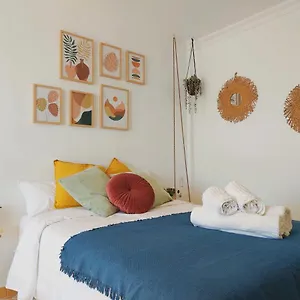 And Cozy At The Beachfront Apartamento